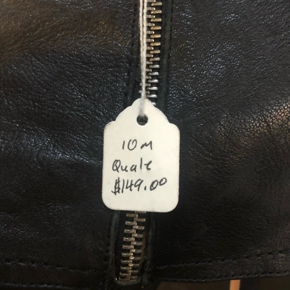 Beautiful NWT in box Vince Camuto zipper booties - Picture 4 of 5